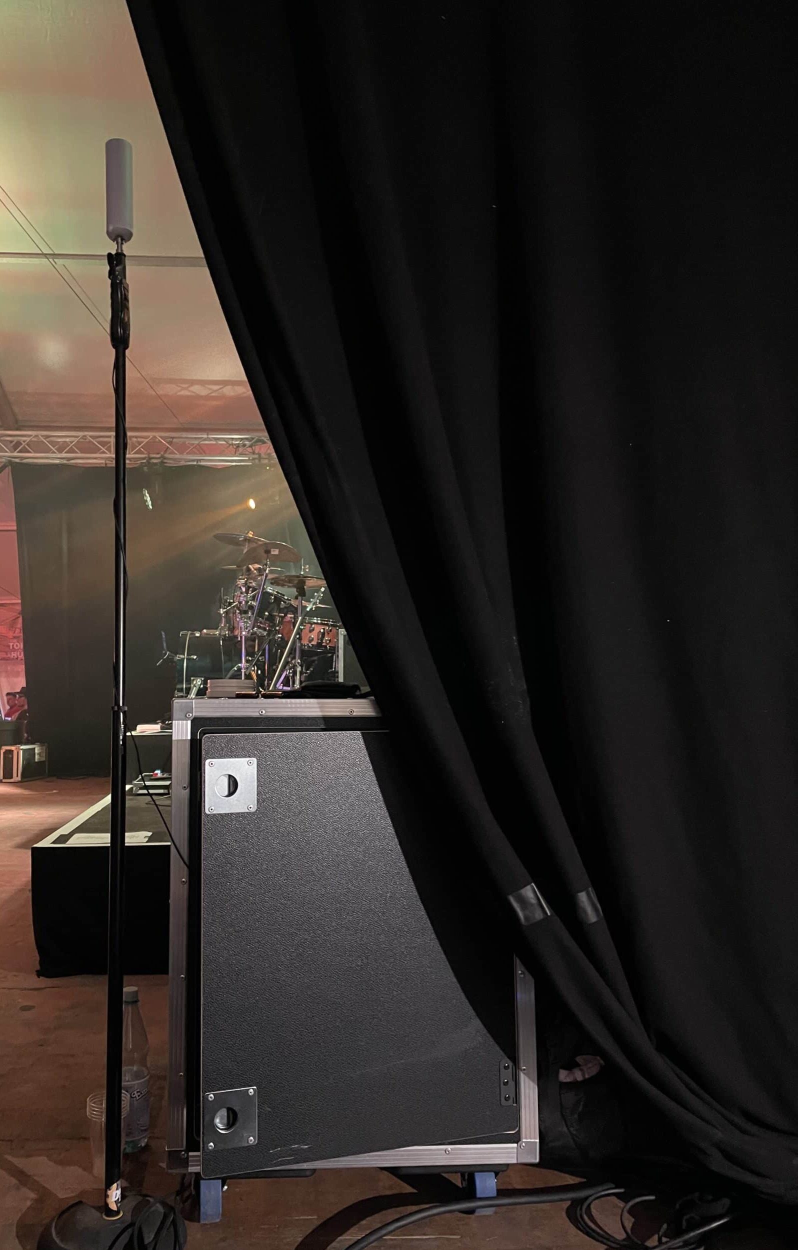 Ubiquitty U6 FOH WLAN Antenne Monitoring Inear Ubiquitty U6 auf ein Mikrofonstatif geschraubt für WLAN